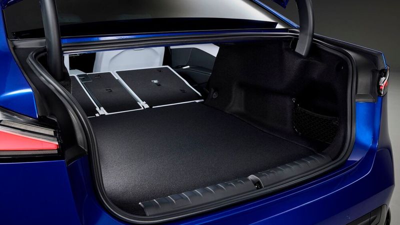 Zunächst kommt die Stufenhecklimousine. (Bild: BMW)