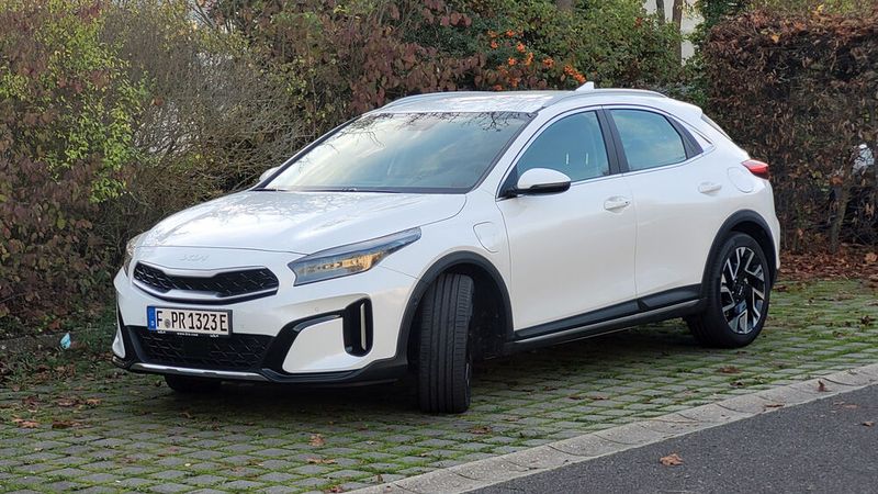 9. Der Antrieb: Ein Sportler ist der X-Ceed PHEV nicht. Die 104 kW/141 PS sind ausreichend für den Alltagsbetrieb. Man merkt aber, dass das Auto eher auf Sparsamkeit als auf Fahrleistung ausgelegt.  (Bild: Wehner - Vogel Communications Group)