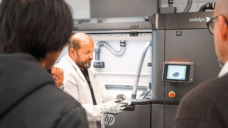 Multi-Jet-Fusion: Der Durchbruch der SLS- und Multi-Jet-Fusion-Drucktechnologien hat Unternehmen den Weg für eine industrielle Anwendung des 3D-Drucks geebnet – weit über die Anfertigung von Prototypen hinaus. (Optima)