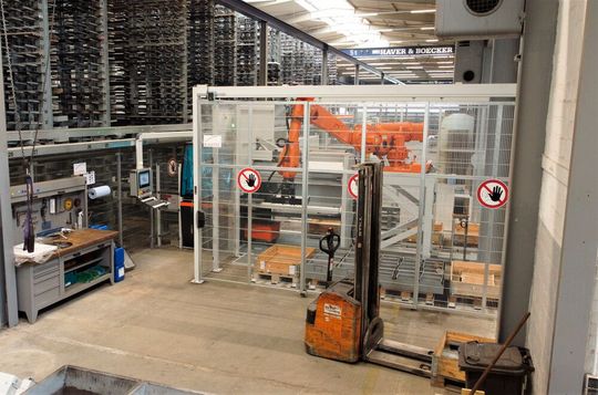 Materialfluss und Halbzeugbearbeitung in produktiver Kombination! Das läuft jetzt im modernisierte Sägezentrum der Haver & Boecker Maschinenfabrik in Münster. Die neuen Systeme stammen von Kasto. Materialfluss und Halbzeugbearbeitung in produktiver Kombination! Das läuft jetzt im modernisierte Sägezentrum der Haver & Boecker Maschinenfabrik in Münster. Die neuen Systeme stammen von Kasto.