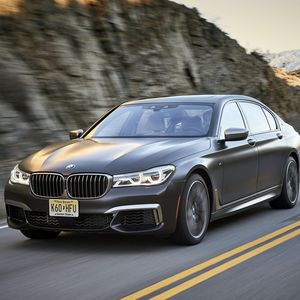 BMW legt wieder eine V12-Variante des 7ers auf.