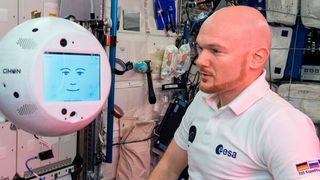 Cimon "arbeitete" erfolgreich mit dem deutschen ESA-Astronauten Alexander Gerst zusammen. (DLR)