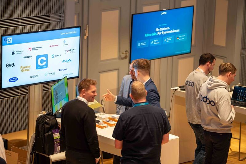 Information und Austausch an den Sponsoren-Ständen.  (Bild: Valentin DIehl)