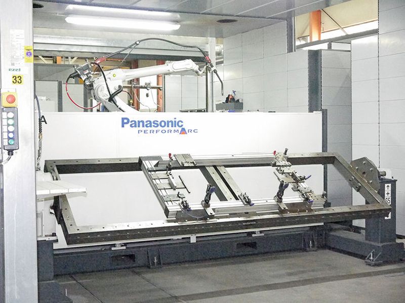 Otto Kind investierte in ein Panasonic-Preformarc-System mit einem PA-H-Rahmen, das zum Schweißen von Bauteilen bis zu einer Maximallänge von 3000 mm genutzt werden kann. (Bild: Panasonic)