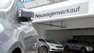 Im September machte sich bei den Pkw-Neuzulassungen der Vorzieheffekt durch das Förder-Aus für Unternehmen bei der Zulassung neuer E-Autos deutlich bemerkbar. (Bild: Achter – VCG)
