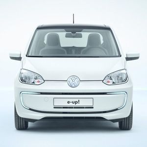 Der ab Herbst verfügbare VW E-Up hat eine Dauerleistung von 40 kW / 55 PS.