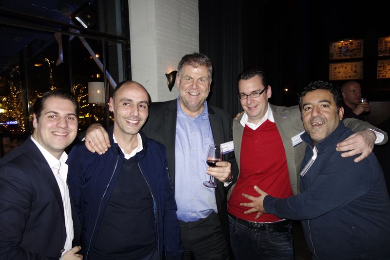 Solange (r.) Deniz Üstun, e-systems an einem Bauch reiben kann, geht es dieser Bande super! (Bild: IT-BUSINESS)