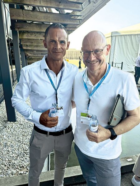 Sebastian Krausen (Fsas) mit Reinhold Egenter (Bytec) (Bild: Vogel IT-Medien GmbH)