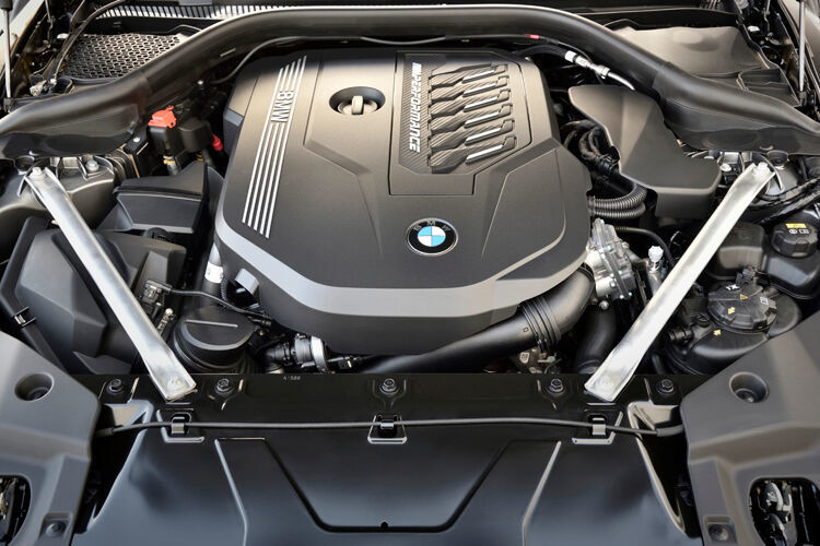 Zum Einstieg bietet BMW nur den 340 PS starken Reihensechzylinder an. Weitere Motorvarianten folgen später. (BMW)