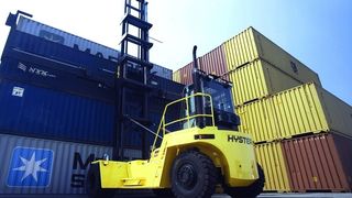 Zeppelin hat seine Kompetenzen für Hyster-Schwerlaststapler in einer eigenen Big-Truck-Abteilung gebündelt. Bild: Zeppelin (Archiv: Vogel Business Media)