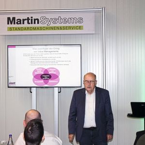 « Si je me préoccupe trop tard des coûts, je risque de rencontrer des difficultés financières. Si j'épargne trop tôt, je risque de laisser la créativité et l'innovation de côté », explique le professeur Erich Sigel, qui conseille les entreprises en matière d'analyse et de gestion de la valeur afin de garantir que ces deux aspects soient mis en œuvre au moment opportun.(Source :  Martin Group)