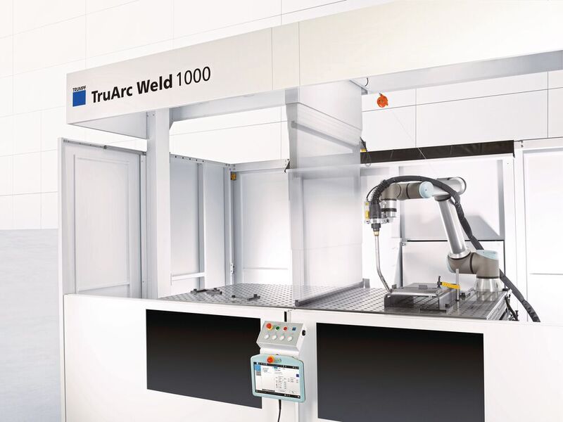 Die TruArc Weld 1000 ist mit zwei Stationen ausgestattet. Die Trennwand lässt sich herunterfahren, sodass die Maschine entweder ein großes oder mehrere kleine Teile hauptzeitparallel bearbeiten kann.
