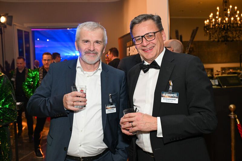 (l.) Thomas Wolff (Lenovo) und Jan Schwarzenberger (Synaxon) finden es bei der IT-BUSINESS immer klasse. (Bild: Hannes Magerstädt)