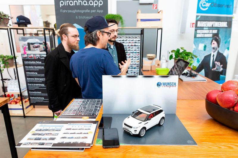 Piranha ist eine App des Entwickler-Netzwerks Yoozoo. Sie ermöglicht es, Fahrzeuge per Smartphone aufzunehmen und freizustellen. (Bild: Stefan Bausewein)