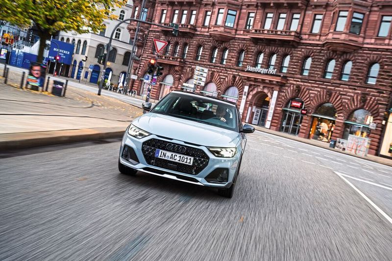 Den achteckigen Kühlergrill gibt es bei Audi sonst nur für die Q-Modelle. (Audi)