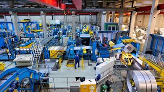 Jetzt wird es stahltechnisch noch besser! Denn seit heute vertreibt Thyssenkrupp Materials Processing Europe auch deklassierte Stahlprodukte, die von Thyssenkrupp Stahlkontor stammen. Hier ein Blick in den Standort Willich. (Bild: Thyssenkrupp)