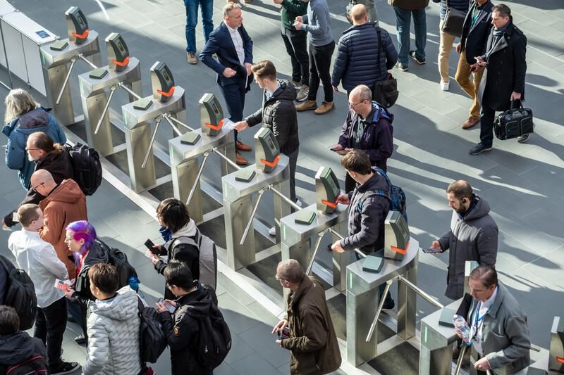 Göpel Electronic macht es sich in Halle 4, Stand 320 bequem. Die Leute vom Fach konzentrieren sich diesmal unter anderem auf die Embedded JTAG Solutions und Automotive Test Solutions, mit denen Sie die Zeit, die Sie für Programmierung benötigen, effizient nutzen können. Lassen Sie sich am Stand über FlashFOX, den SCANFLEX Board Grabber, über Video Dragon und das Bus-Simulations-Duo Series 62 und Net2Run informieren. (Bild: NürnbergMesse / Thomas Geiger)