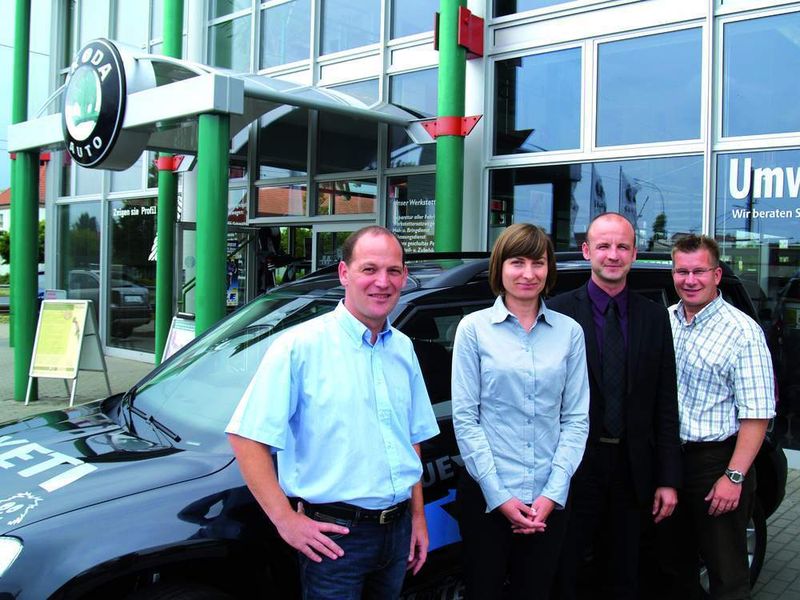 Internetversteher: (v. li.) Stefan Ritz, Verkaufsberater, Nicole Schlägel, Marketingleiterin, Daniel Prebs,  Geschäftsstellenleiter, und Frank Motejat, Geschäftsführer. (Archiv: Vogel Business Media)