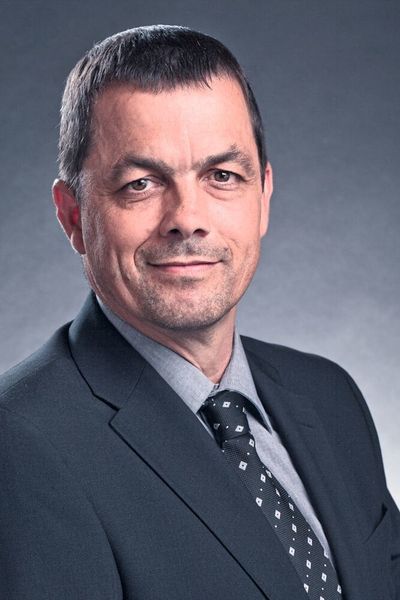 «Die Carrier sind standardmässig für die Integration von RFID-Chips vorbereitet», erklärt Oliver Koch, Mitarbeiter im Bereich Vertrieb Systeme bei IEF-Werner. «Produktionsrelevante Informationen wie Bearbeitungsstände oder auch Prüfparameter lassen sich somit über Leseköpfe auslesen, die Anlagenzustände darstellen, Aufträge verwalten und Produktionsprozesse überwachen.»  (Lutz Hugel)