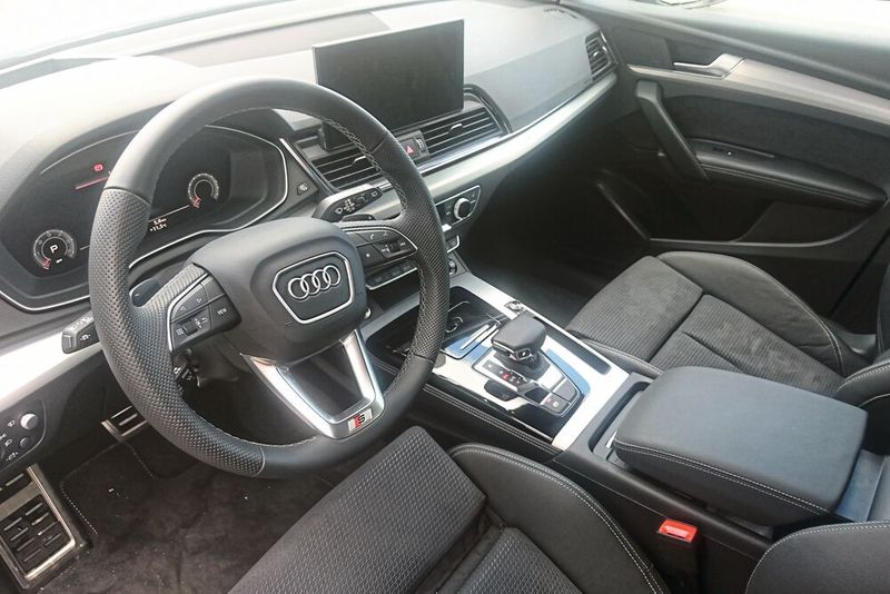 Auffällig unauffällig: Beim Cockpit bleibt sich Audi auch beim Q5 treu. (Bild: Sven Prawitz/Vogel Communications Group)