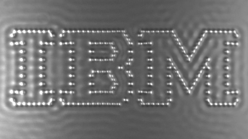 Einzelbildaufnahme der IBM-Forscher mit manipulierten einzelnen Atomen ( IBM research)
