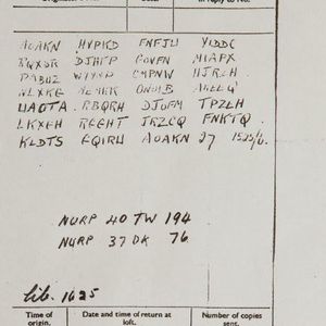 Der Code enthält 27 Buchstabengruppen. Möglicherweise war das britische Bomber Command der Adressat der Nachricht. Unterzeichner war ein Sergeant namens Stot.(Bild:  4YEO)
