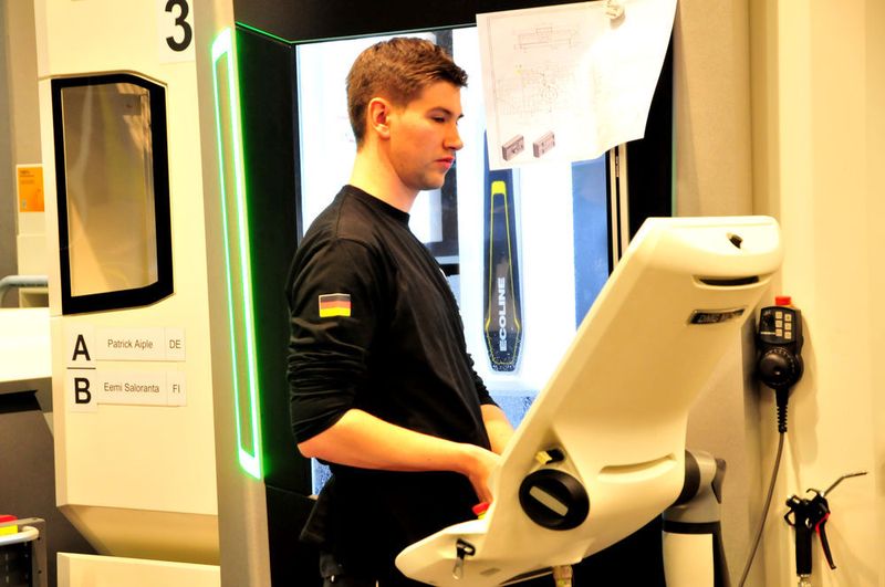 Patrik Aiple holte bei den CNC-Fräsern die Silbermedaille. (Schmidt/»kfz-betrieb«)