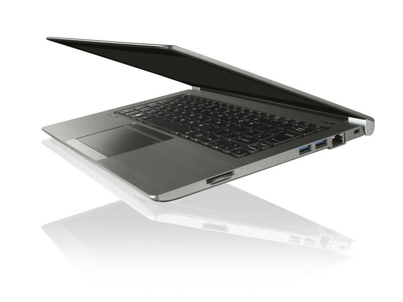 Das Satellite Z30-B-100 wiegt lediglich 1,36 Kilogramm. (Bild: Toshiba)