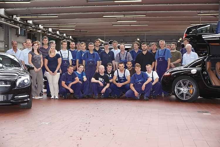 Mitarbeiterfluktuation gibt es bei Neils & Kraft kaum – in der Werkstatt arbeiten oft Vater und Sohn Hand in Hand. (Foto: Neils & Kraft/Bodo Czybulinski)