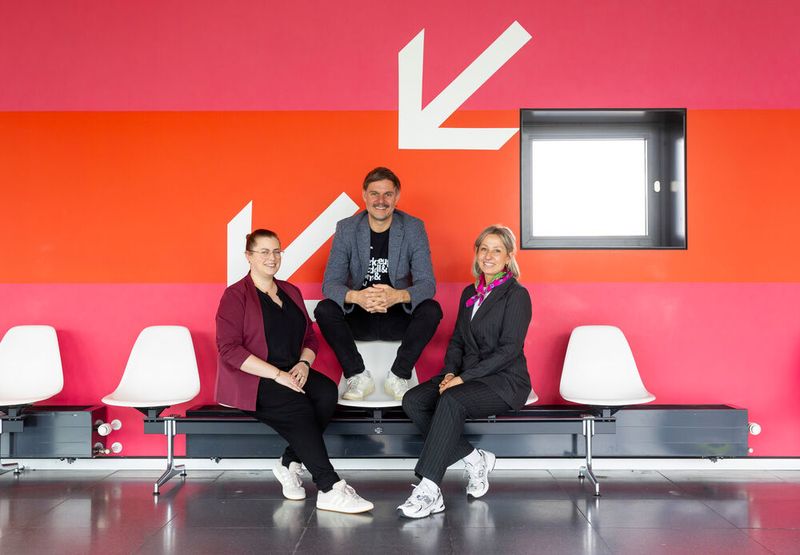 The Moulding Expo project team (from left): Angela Stoll, Florian Niethammer, Fidan Caliskan (Source: Frank Eppler / Messe Stuttgart)