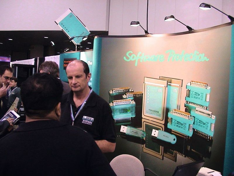 1998: Mit der WibuBox/U bot das Unternehmen erstmals eine Security-Lösung für den erst kürzlich eingeführten USB-Port an. (Bild: WIBU-SYSTEMS AG)