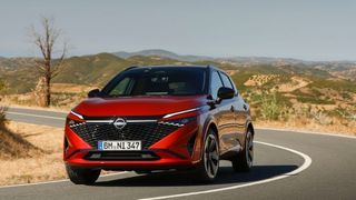 Bei Nissans Verkaufsschlager Qashqai wurde im wahrsten Sinne des Wortes das Gesicht geliftet. (Bild: Nissan)