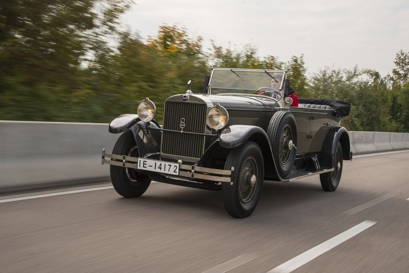 Den Strom brachte Bosch schon vor 100 Jahren ins Auto: Ein Generator betrieb 1913 den ersten elektrischen Scheinwerfer der Welt, das Bosch-Licht. (Bild: Bosch)