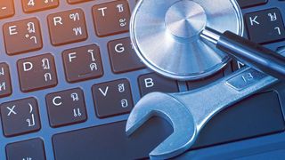 Wann wird die Maschine (voraussichtlich) „krank“? Diese Frage lässt sich mit der Analyse von aktuellen Betriebs-, Maschinen- und Produktionsdaten so frühzeitig beantworten, dass Maßnahmen eingeleitet werden können. (©seksan94 - stock.adobe.com)