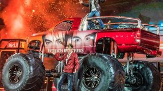 Für eine unbedenkliche Steuerung der Pyrotechnik in der Show der Ehrlich Brothers kommt das Handbediengehäuse Pilot 250 von Rose Systemtechnik zum Einsatz. (Ehrlich Brothers)