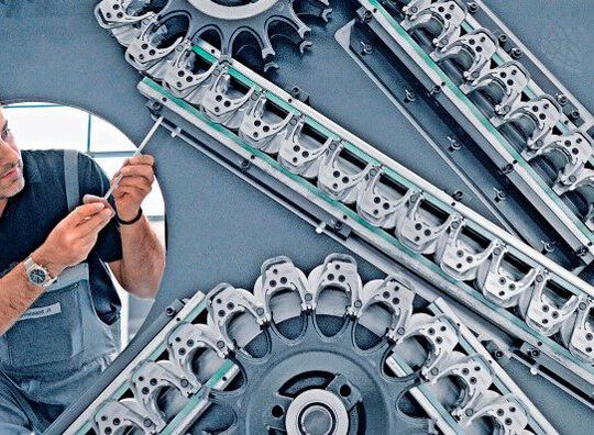 Der VDMA Ost informiert darüber, dass der ostdeutsche Maschinen- und Anlagenbau ein gutes drittes Quartal gehabt hat. Die Aufträge reichen noch recht weit, aber dennoch gibt es Grund zur Sorge ...(Bild:  dpa)