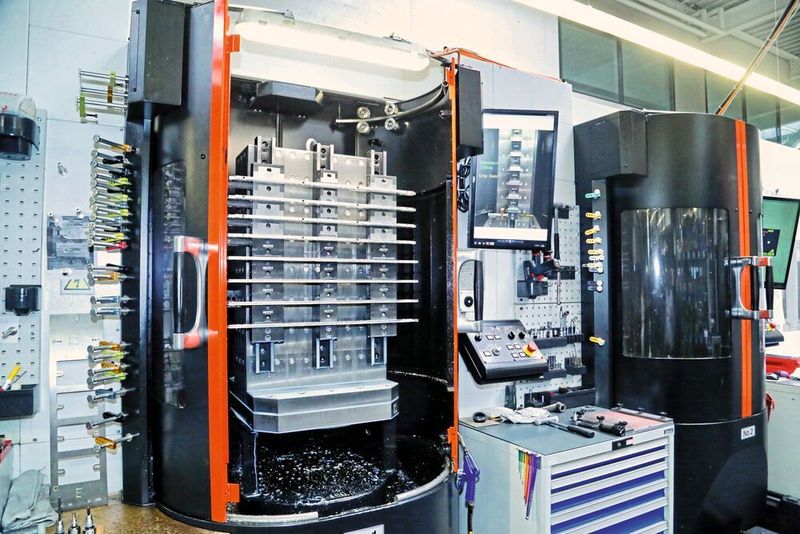 Ladestationen der Palletech-Anlage: Viel Know-how steckt in der Gestaltung der Spannvorrichtungen. (Anne Richter, SMM)