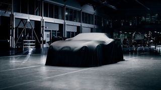 Vorerst deutet Wiesmann nur die Silhouette des für 2020 angekündigten neuen Modells an. (Wiesmann)