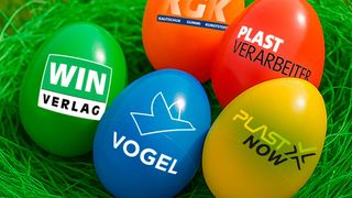 Bunt sind diese Kunststoffeier, die die Vogel Communications Group pünktlich zum wichtigsten Fest des Frühjahres ins Nest gelegt hat. Denn in Sachen Kunststoffe wird es in diesem Jahr auch sehr, sehr bunt werden. Lesen Sie ... (Bild: A. Weißenberger / VCS)