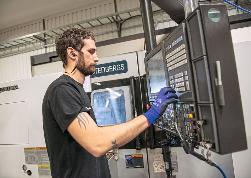 Comara Appcom verbindet alle Maschinen, sodass Zeit bei der Auswertung der Maschinenlaufzeiten eingespart wird und die Maschinenbediener lediglich mit einer Software arbeiten müssen.  (Bild: Comara)