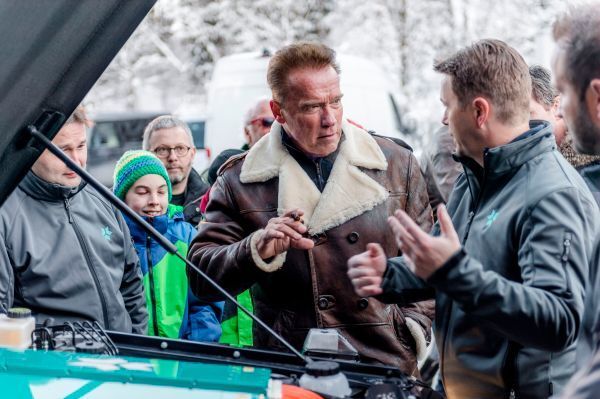 Begeistert von seinem neuen Testwagen: Arnold Schwarzenegger  (Kreisel Electric, Martin Pröll)