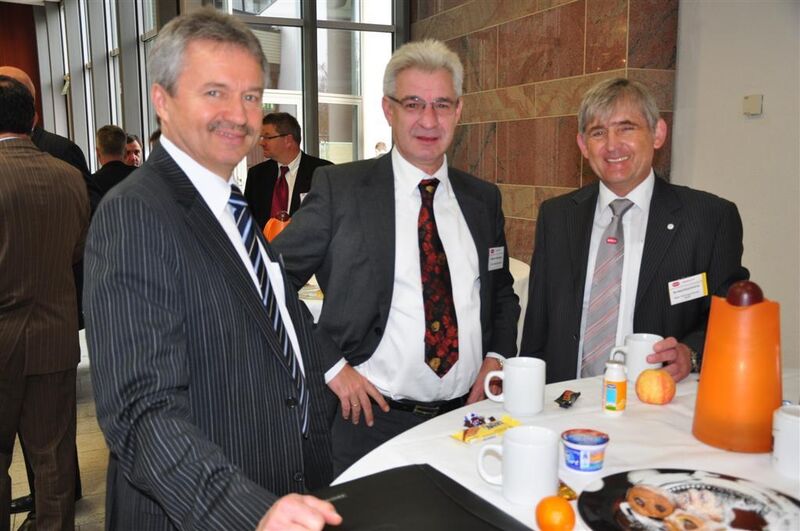 von links: Günter Pinkowski, Stephan Neuburger (beide Krohne) und Dr. Norbert Kuschnerus (BTS) (Bilder: M. Henig, J. Nellen / PROCESS) (Archiv: Vogel Business Media)