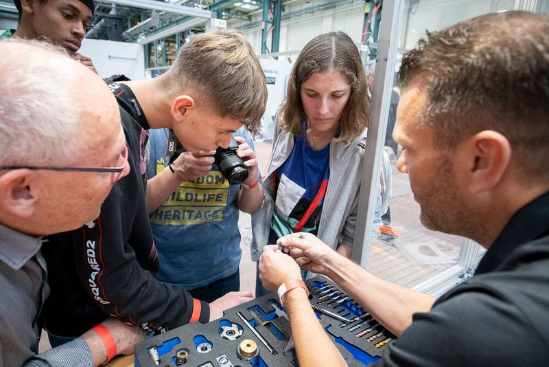 Interessierter Nachwuchs am SPF. (Bild: Thomas Entzeroth)