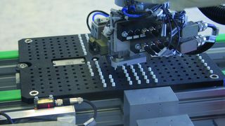 Jeder Pt100-Sensor von Endress+Hauser wird exakt in der Sensorkappe positioniert. (Bild: Endress+Hauser)