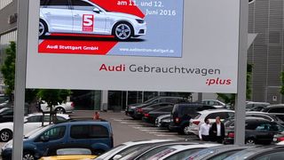 In Stuttgart ist in 18 Monaten Bauzeit ein Audi-Gebrauchtwagenzentrum entstanden. (Schwickal/»kfz-betrieb«)