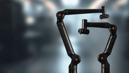 Die neuen High-Performance-Modelle KR1240 (rechts) und KR1824 von Kassow Robots bieten Traglasten bis zu 40 Kilogramm oder Reichweiten bis zu 1.800 Millimeter. (Bild:  Kassow Robots)