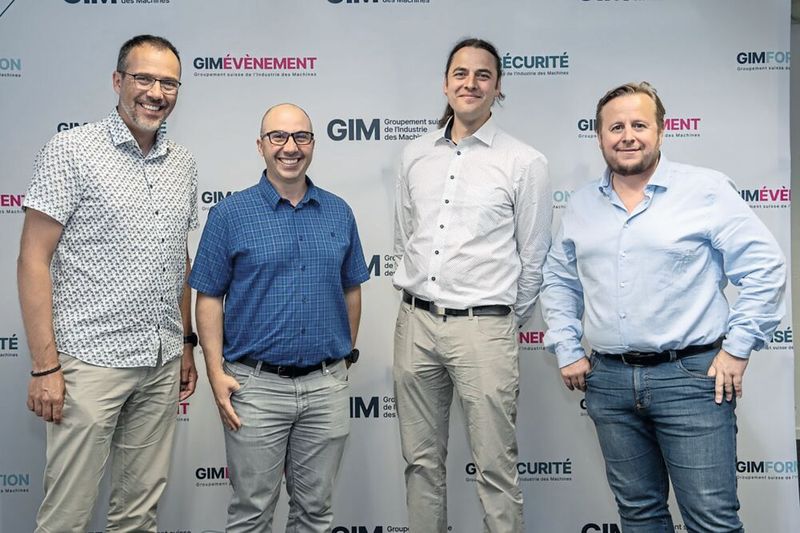 Lors de l'assemblée générale ordinaire du GIM qui s'est tenue le 27 mai 2026, deux co-présidents ont été élus pour prendre la suite de Samuel Vuadens (à droite) : David Girod (2e en partant de la gauche) et Antonin Balestra  (3e en partant de la gauche). (Source : GIM CH)