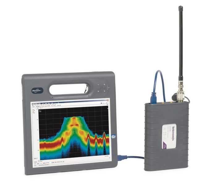 Der RSA306 unterstützt auch tragbare Geräte. Allerdings setzt der Analysator einiges an Hardware voraus. (Tektronix)
