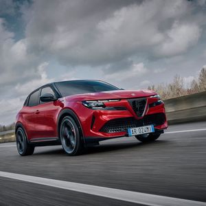 Der Junior Veloce ist ab 48.500 Euro zu haben.(Bild:  Alfa Romeo_Stellantis)