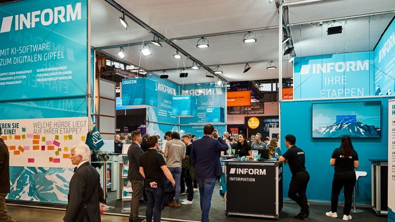Inform präsentierte auf der diesjährigen LogiMAT KI-gestützte Lösungen für mehr Transparenz in der Wertschöpfungskette.(Bild:  Inform GmbH)